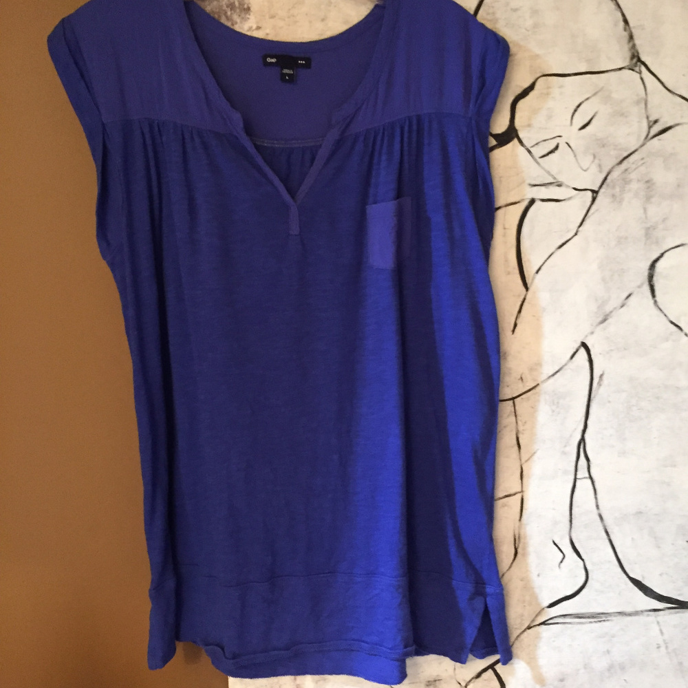 GAP royal blue tee